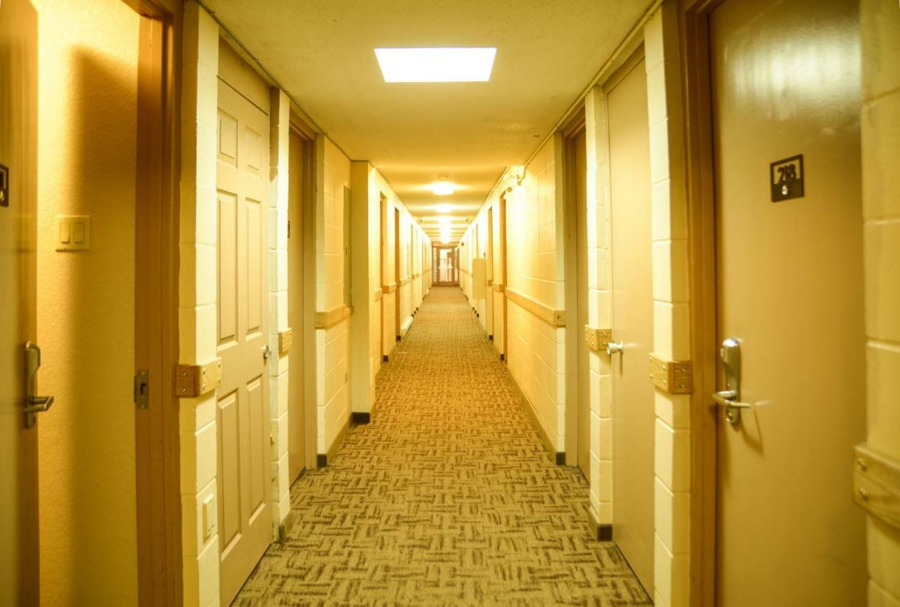 Morden Motor Inn Extérieur photo